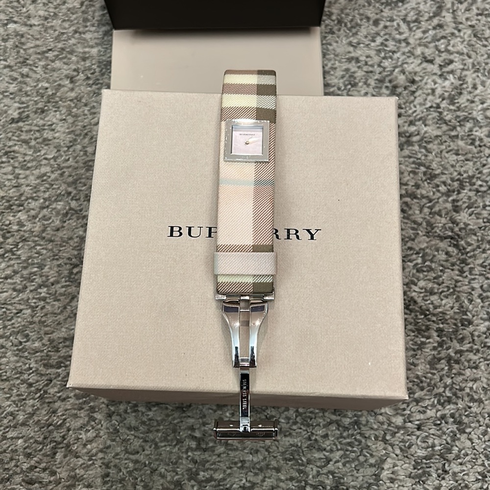 Burberry Pink Mother of Pearl Leather Stainless Steel Watch - Picture 5 of 12